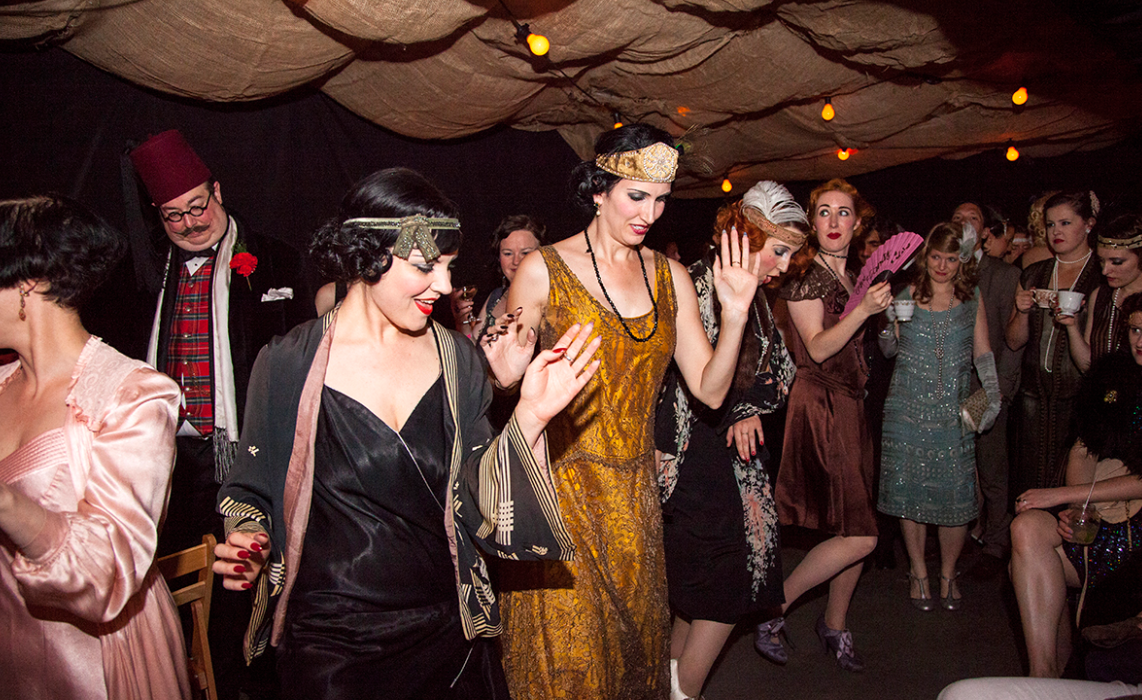 HOW TO HOST AN AMAZING SPEAKEASY PARTY IN 25 EASY STEPS  Speakeasy party,  Gatsby themed party, Prohibition party