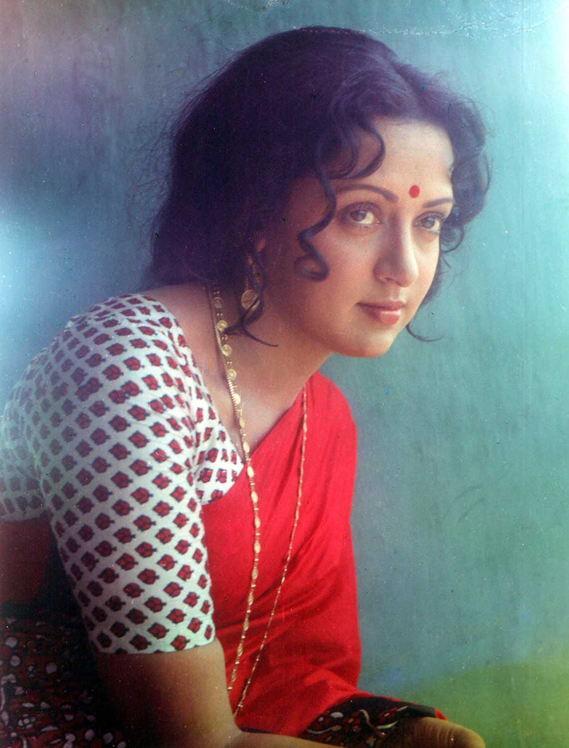 Wishing Dreamgirl Hema Malini Ji many happy returns of the day. | by  BollywooDirect | Medium