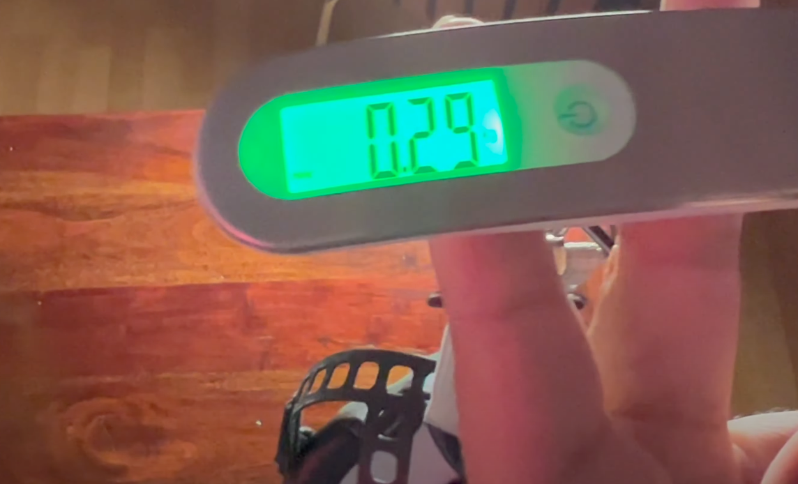 The mask weighs 290g