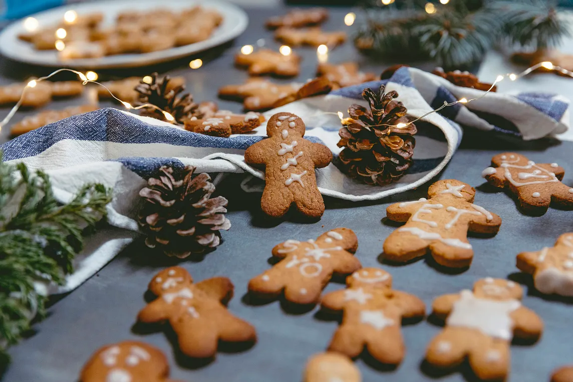 gingerbread cookies on gray table with pinecones