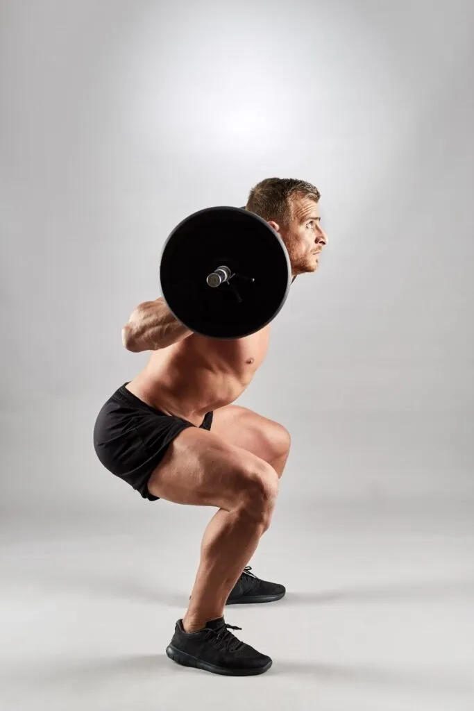 Which is the difference between sumo squat and sumo deadlift