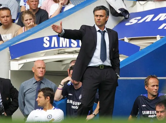 Analyzing Jose Mourinho’s Chelsea (2004–2005).