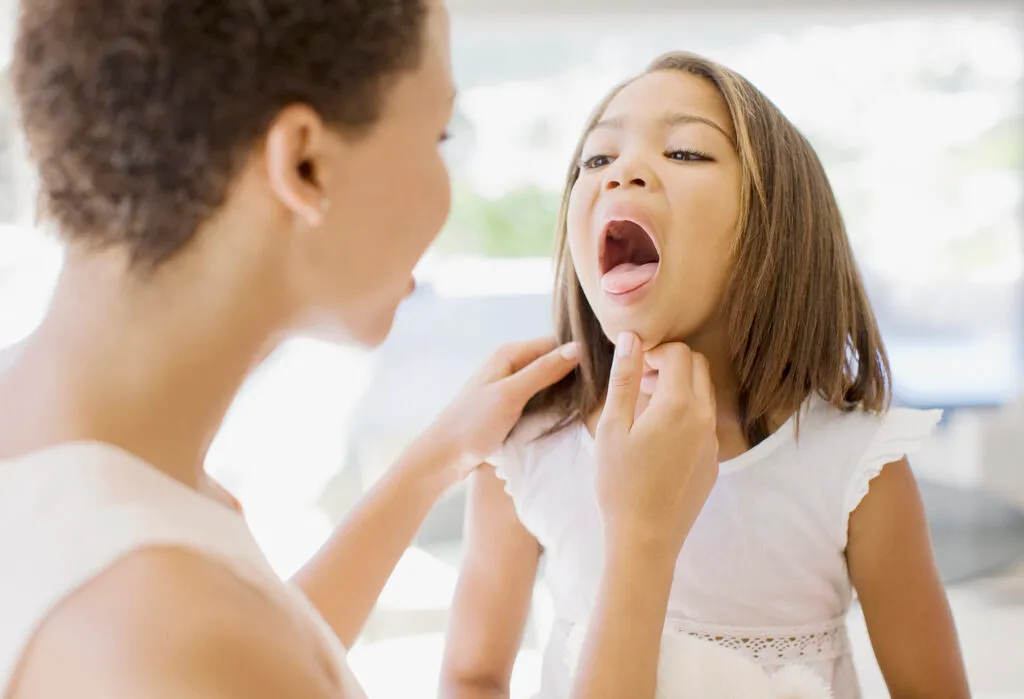 This article offers details about strep throat symptoms, how long strep is contagious, and how it is treated. Let’s look at how to diagnose strep throat.