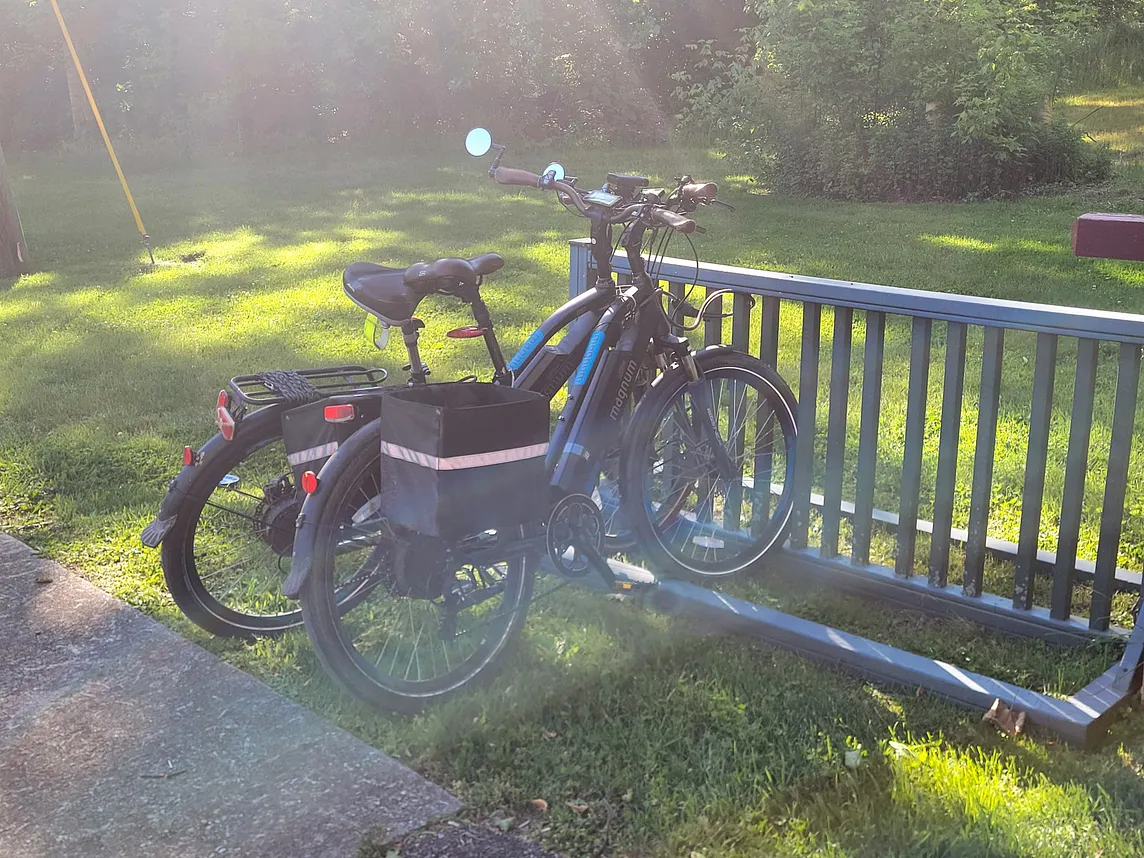 A surprise in Amish bicycle culture — they’re choosing e-bikes over traditional horse-and-buggy…