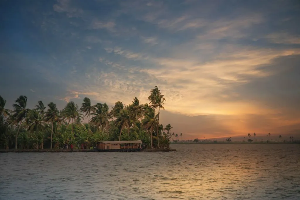 Backwater Bliss: A Guide to Exploring Kerala’s Serene Destinations in December 2023