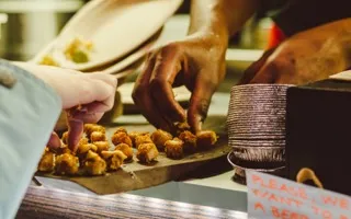 The Benefits of Eating With Your Hands