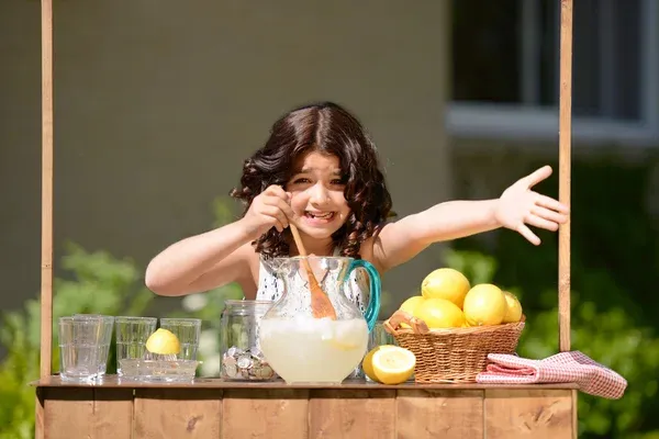 Maya on lemonade stand