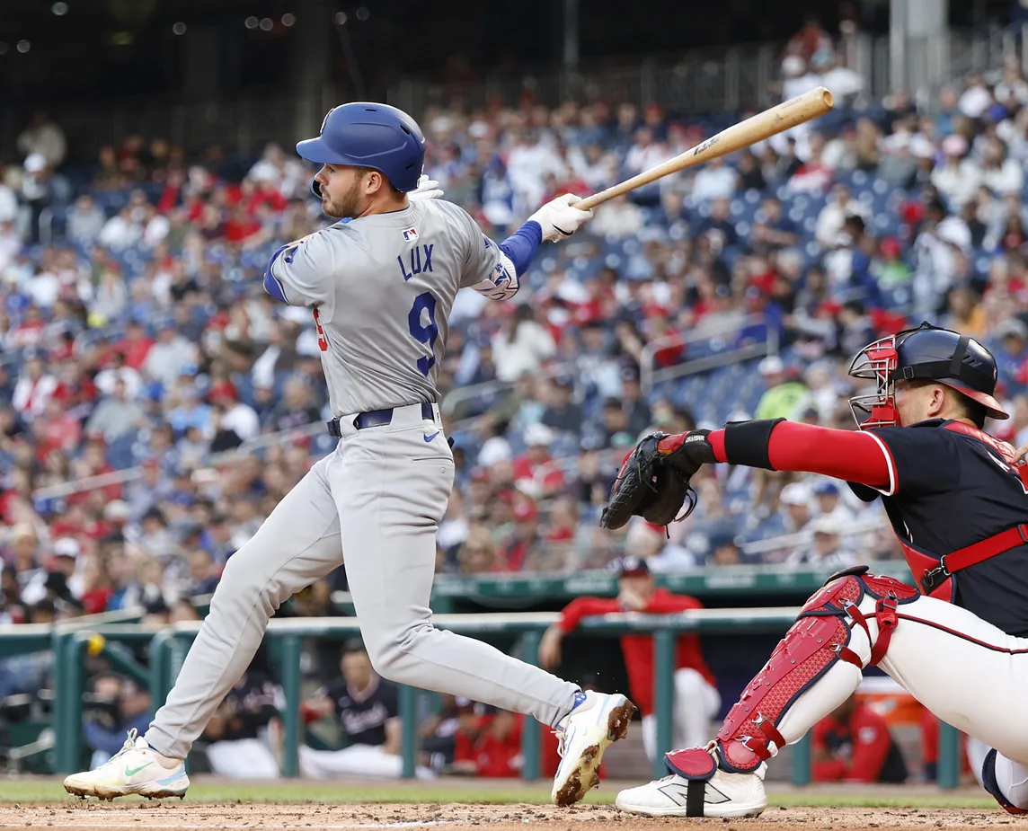 Dodger hitting and pitching in sync in dominant win against Nationals