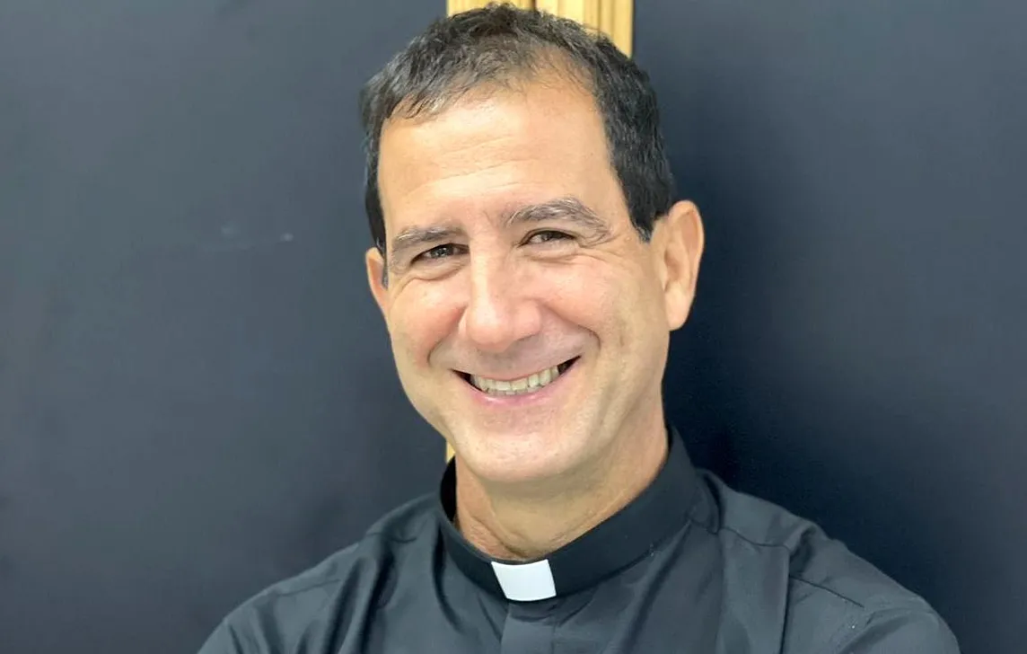 Father Alberto Reyes Warns Cuban Repressors: You Cannot Escape Your Conscience