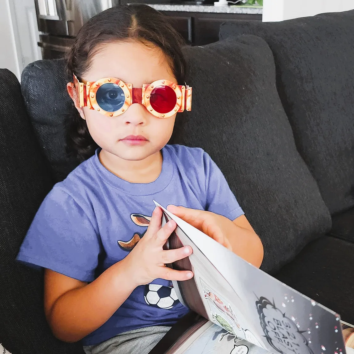 3D glasses on young child