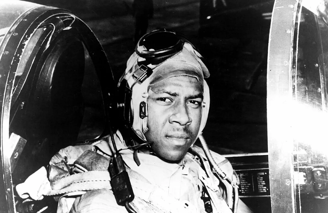 How One Pilot Broke Racial Barriers in the US Navy