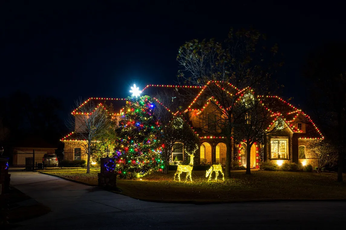 How Much Does It Cost to Install Permanent Christmas Lights?