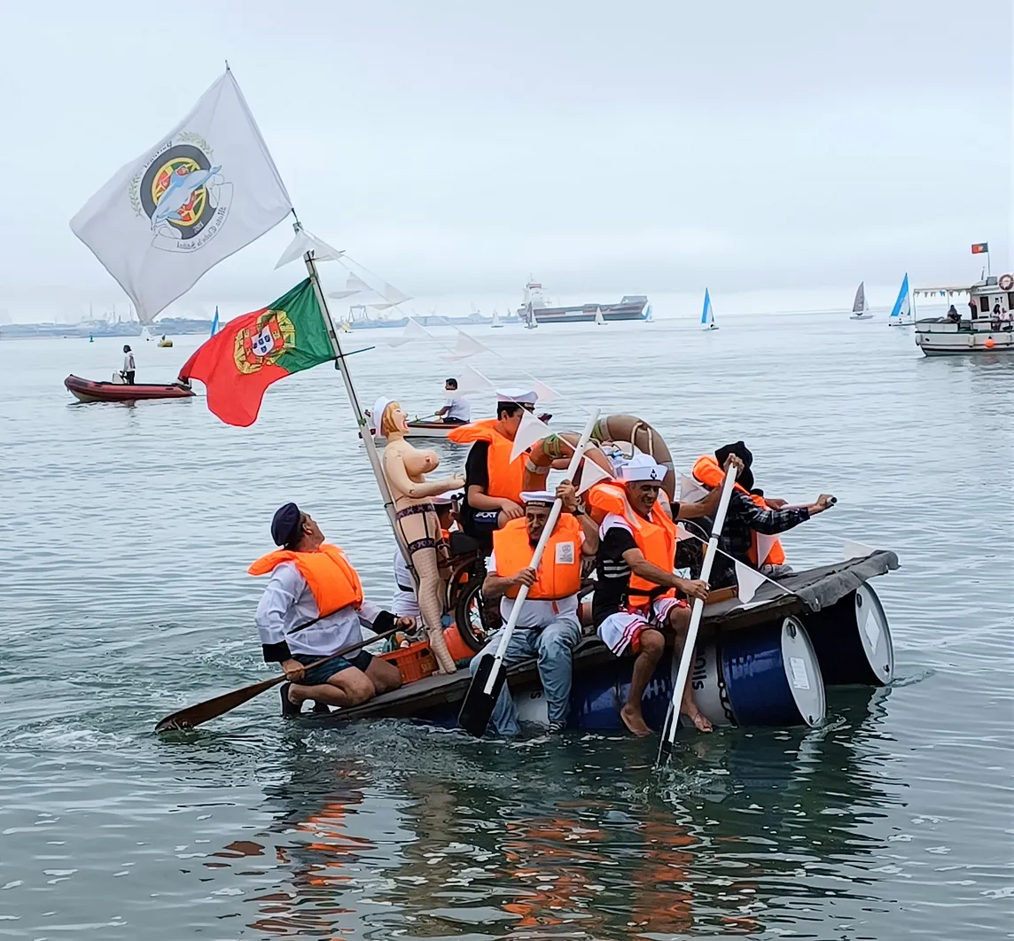 Regatta of Bathtubs and Unusual Boats