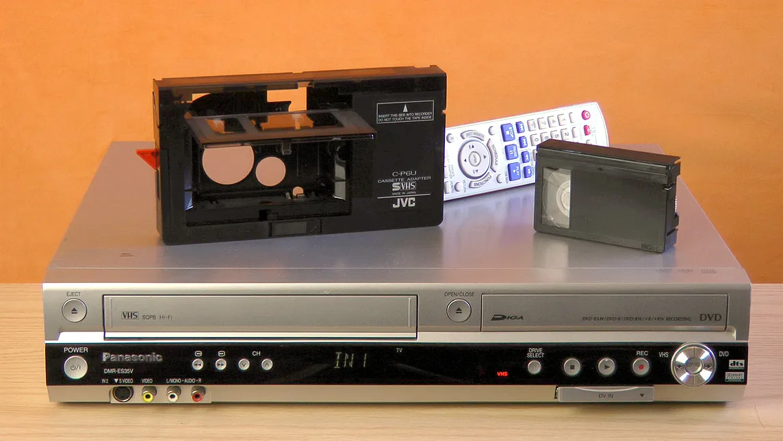 Panasonic VHS+DVD recorder with built-in time base corrector — DMR-ES35V