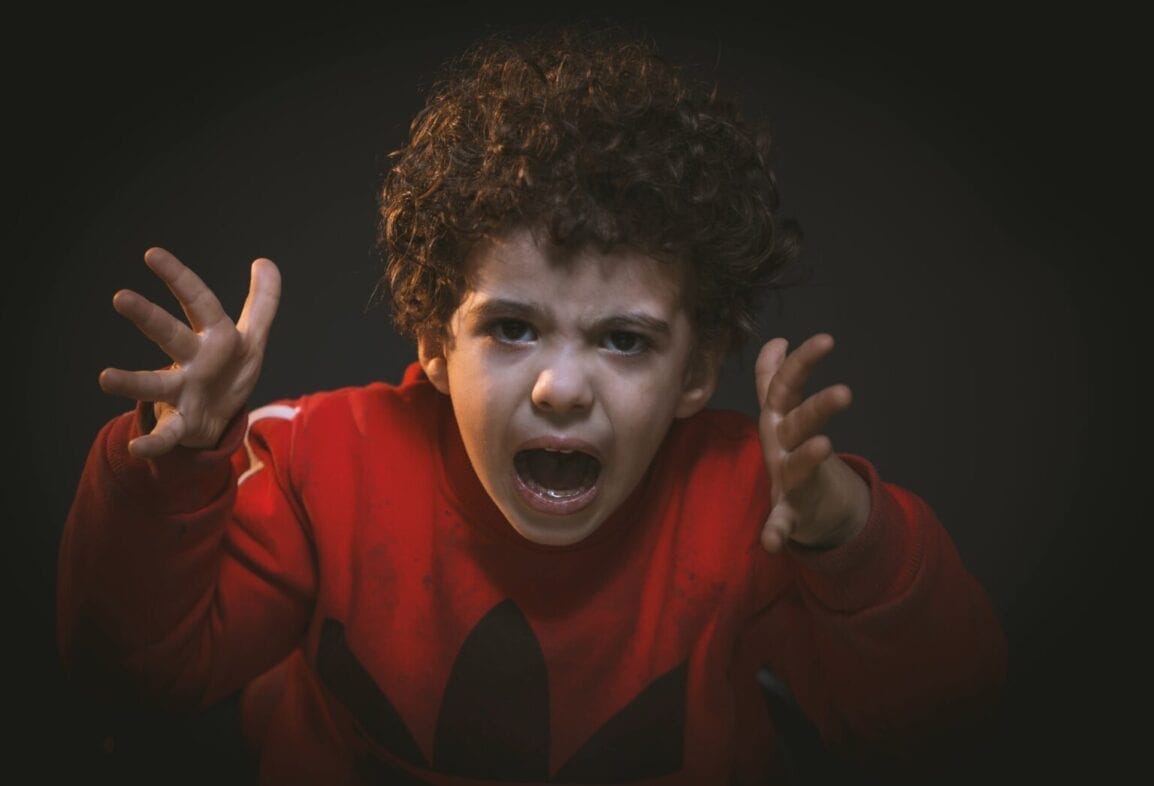 How to handle and respond to temper tantrums? by Medium