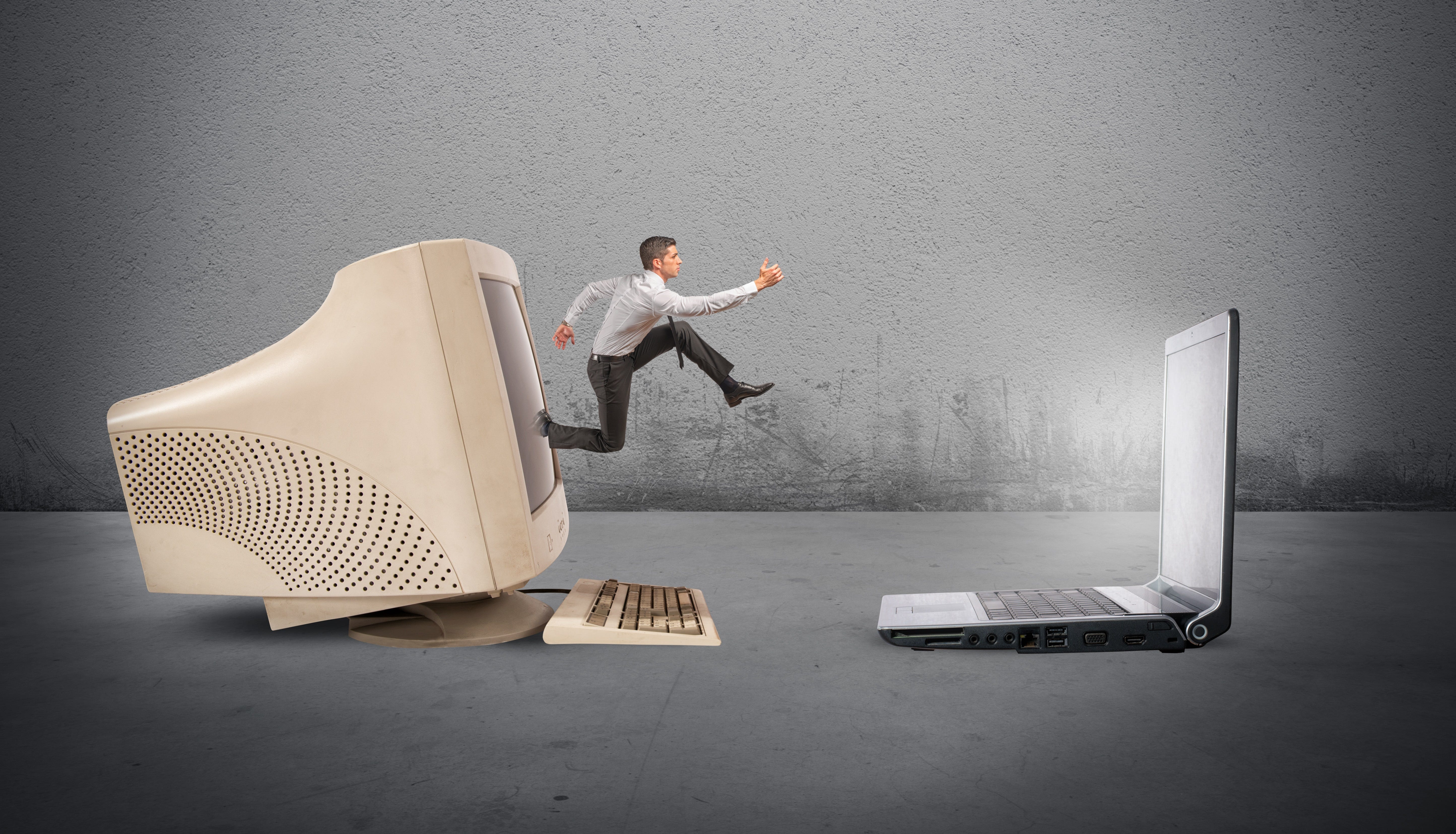 первый лазер. старые технологии. робот протез. старые новые технологии. нейропротезы бионика.