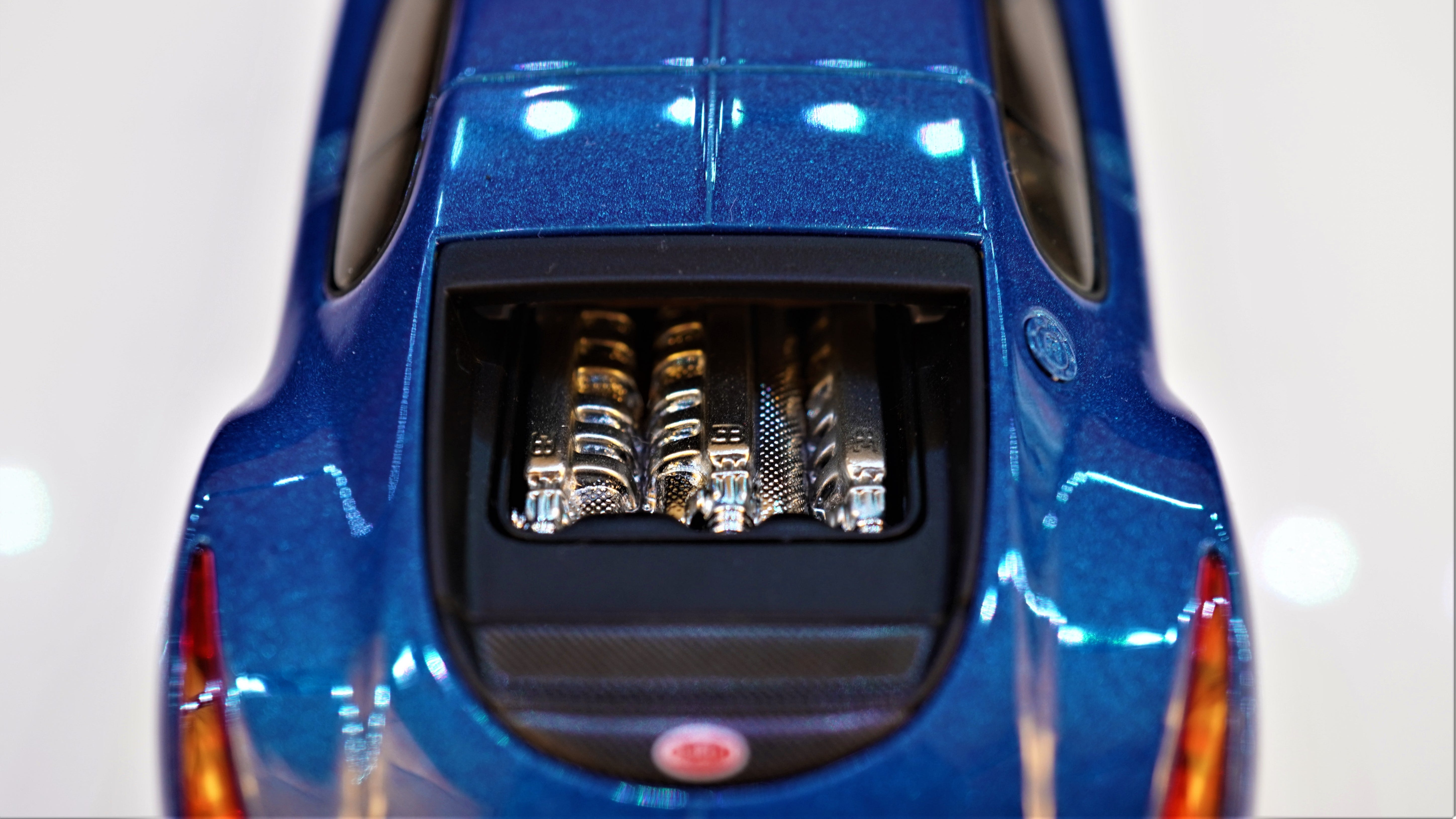 Autoart BUGATTI EB 18.3 CHIRON 1/43 希少品！ Bugatti Chiron EB 18.3 Blue 1/43 Diecast Model Car by