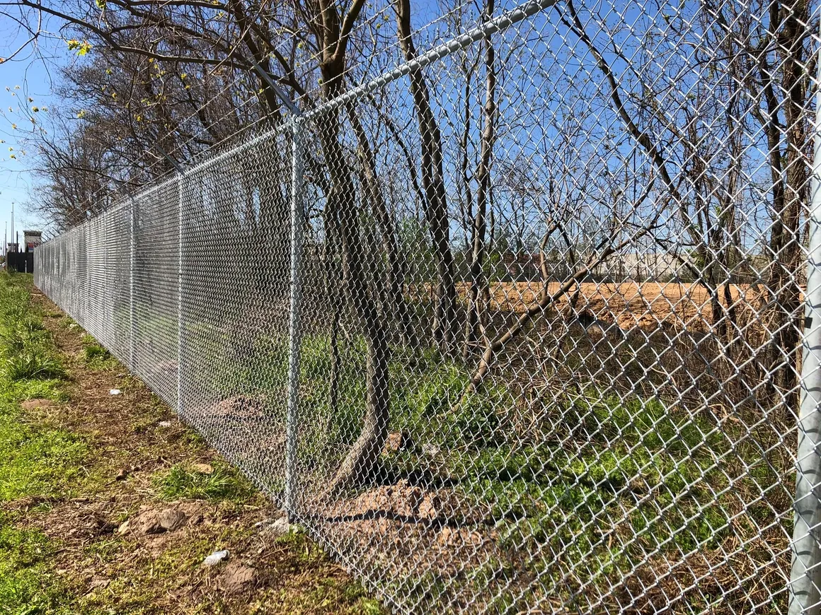 Everything You Need to Know About Chain Link Fences & Their Types -  Rocketfence - Medium