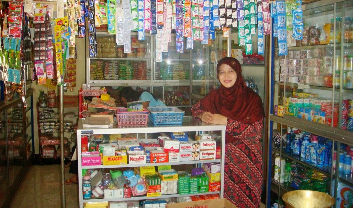 Di Toko Apa Orang Lebih Sering Melihat Lihat Daripada Membeli