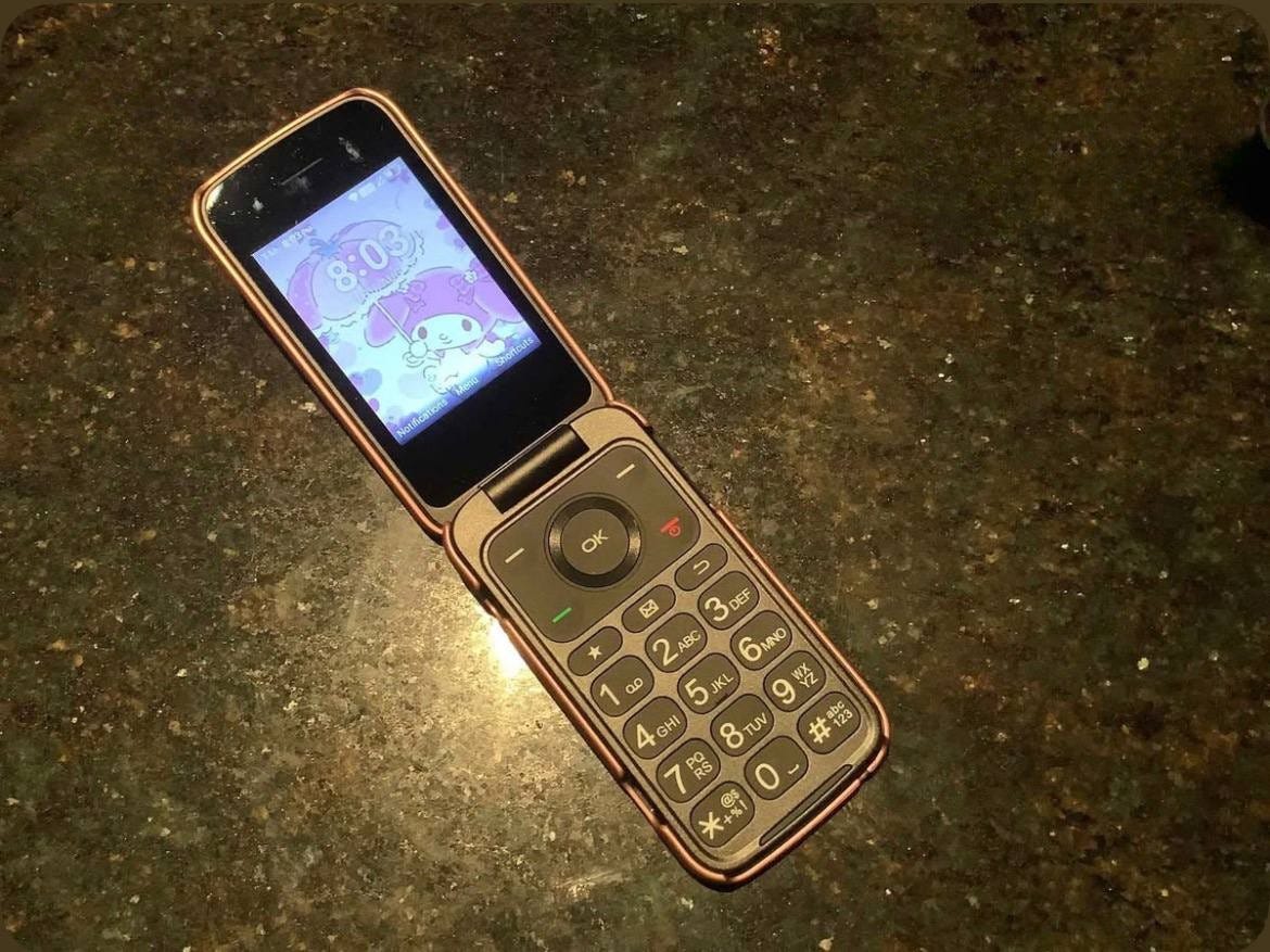 I Traded My Smartphone for a Dumbphone for 7 Days: The Zero-Filter Disaster