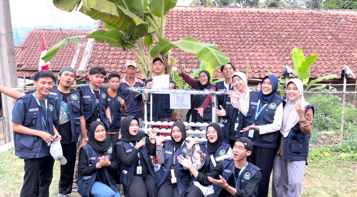 Bantu Ketahanan Pangan, KKN Aksara Bhumi 189 UIN Jakarta Hadirkan Inovasi Hidroponik Pakcoy di…