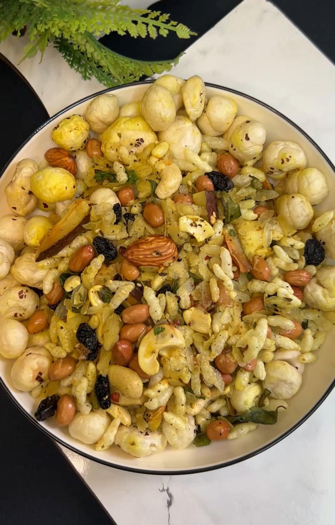 Healthy Snacking Made Easy: The Power of Foods Like Foxnuts and Savory Bites
