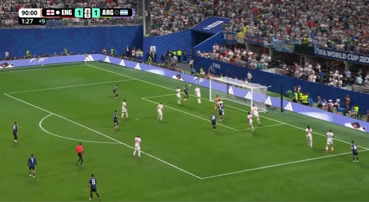 Martínez attacks the delivery and heads home the decisive finish.