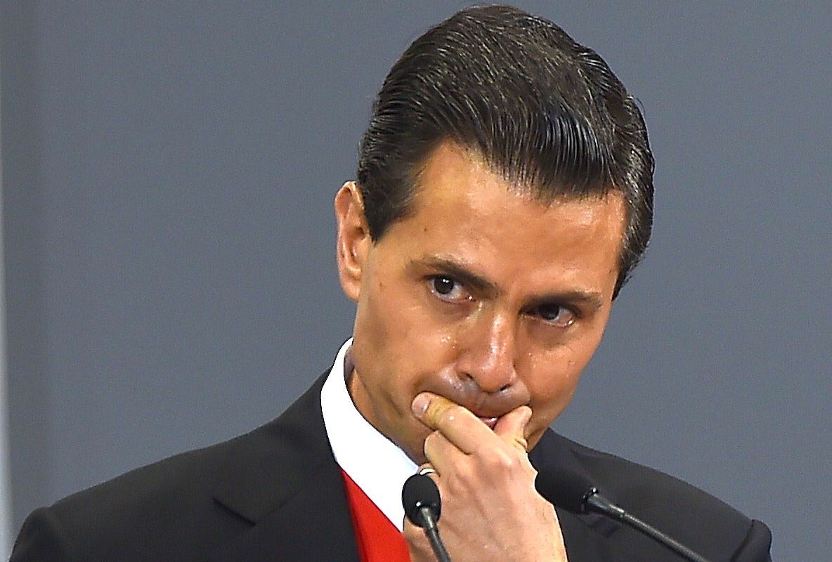 La UIF denuncia ante la FGR a Peña Nieto por recursos de dudosa procedencia.