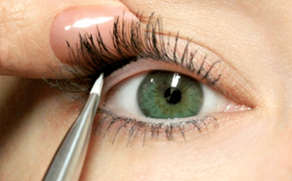Make Small Eyes Look Bigger — 11 Makeup Techniques