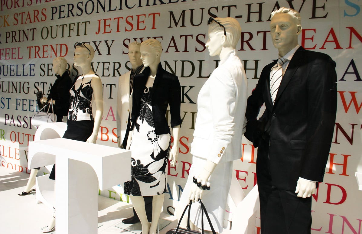 The Secret Of Dior Successfully Use Of Visual Merchandising