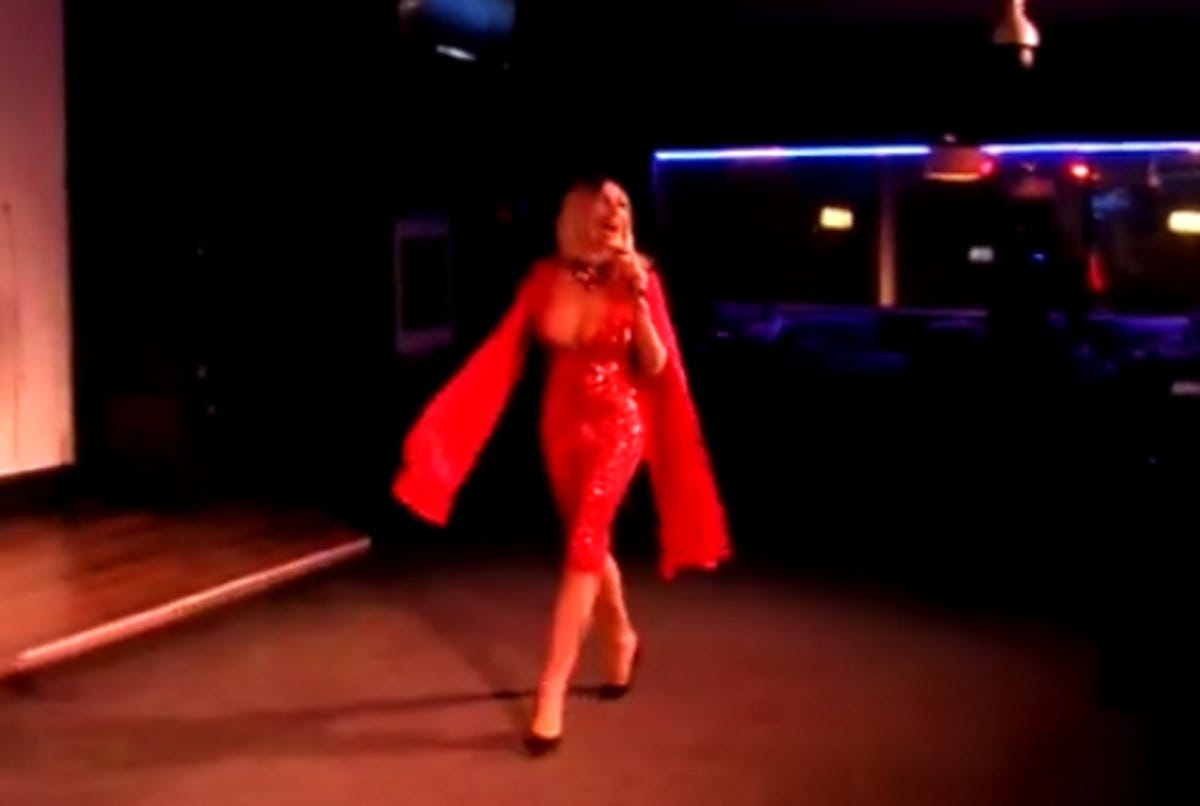 A Russian drag performer in a nightclub setting.