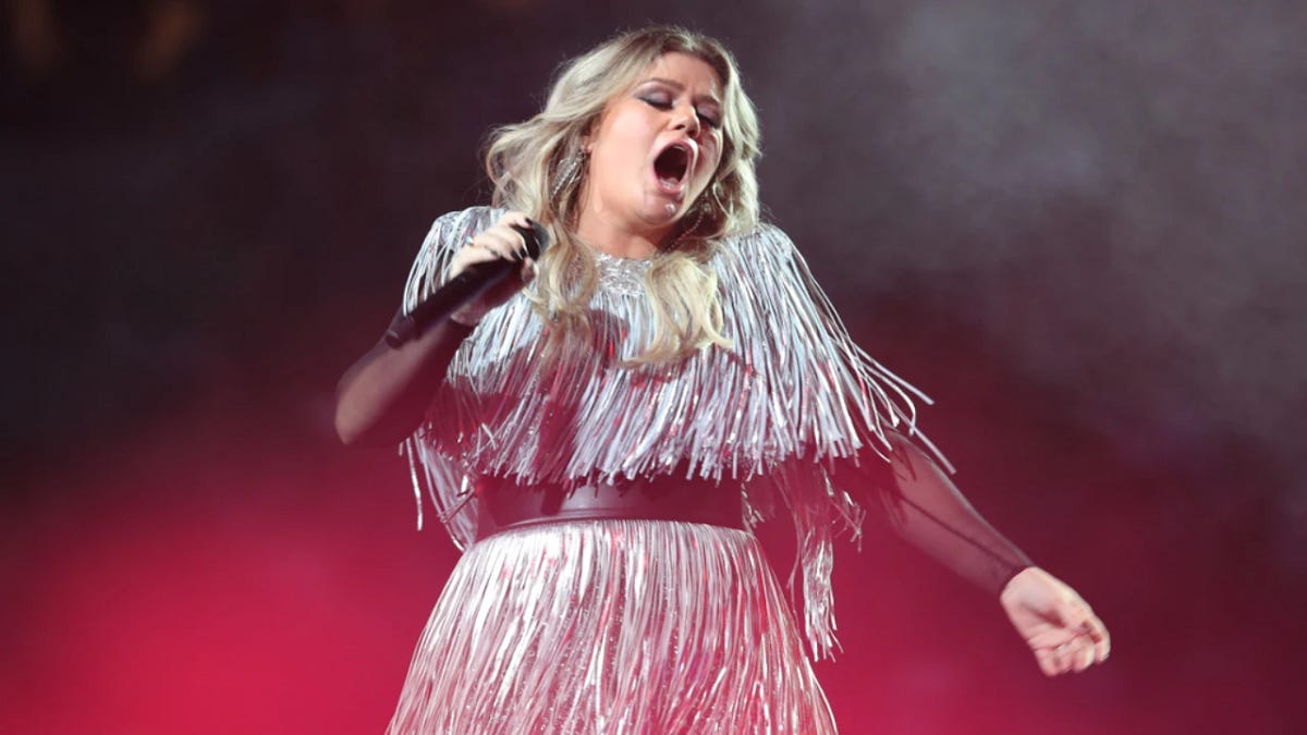 Kelly Clarkson’s Inspiring Weight Loss Journey 2024 A Deep Dive into