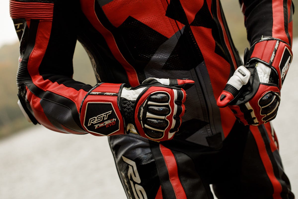 How to Choose the Right Gloves for Motorcycle Riding