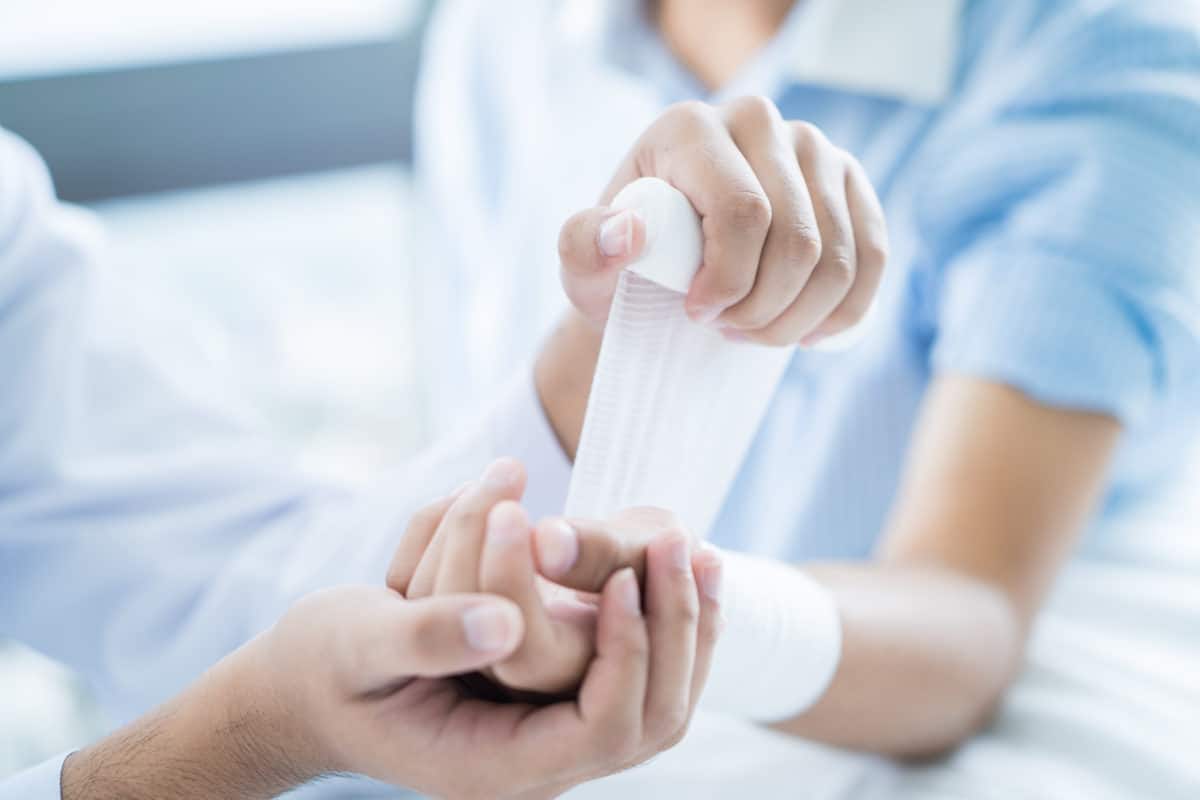 Your Guide to Choose the Best Orthopedic Doctor in Dubai by Adam