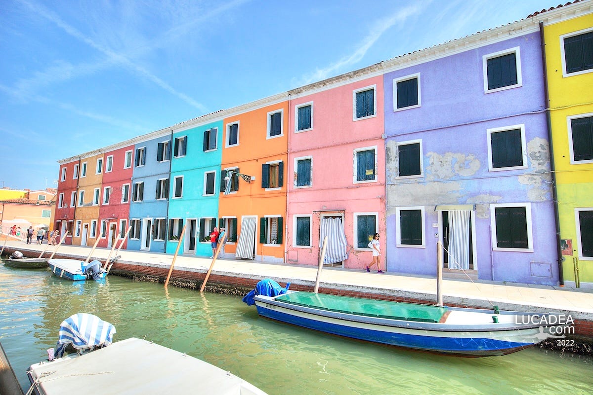 I colori pastello delle casette di Burano in Veneto