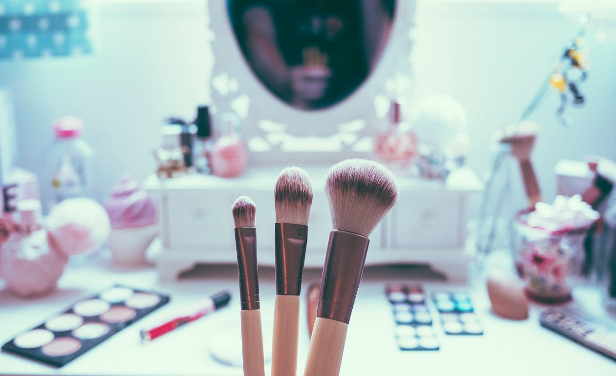 Fordøjelsesorgan strategi Trin I Was Addicted to Makeup, and It Destroyed My Self-Esteem | by Breana  Wallace | Curious | Medium
