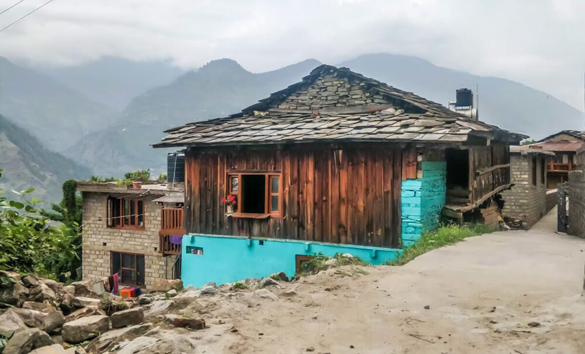 What are some essential tips for first-time homestay guests?