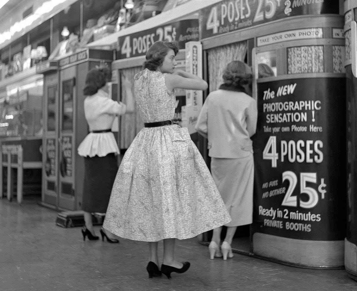 Medium | Hello Fashion 1950s BigApple York (Gallery) | City New In by Postwar