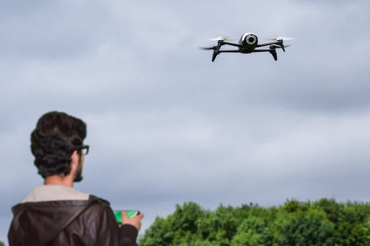 Formation pour devenir télé-pilote de drone : les débouchés possibles | by  Waza Tech Entrepreneurs | Medium