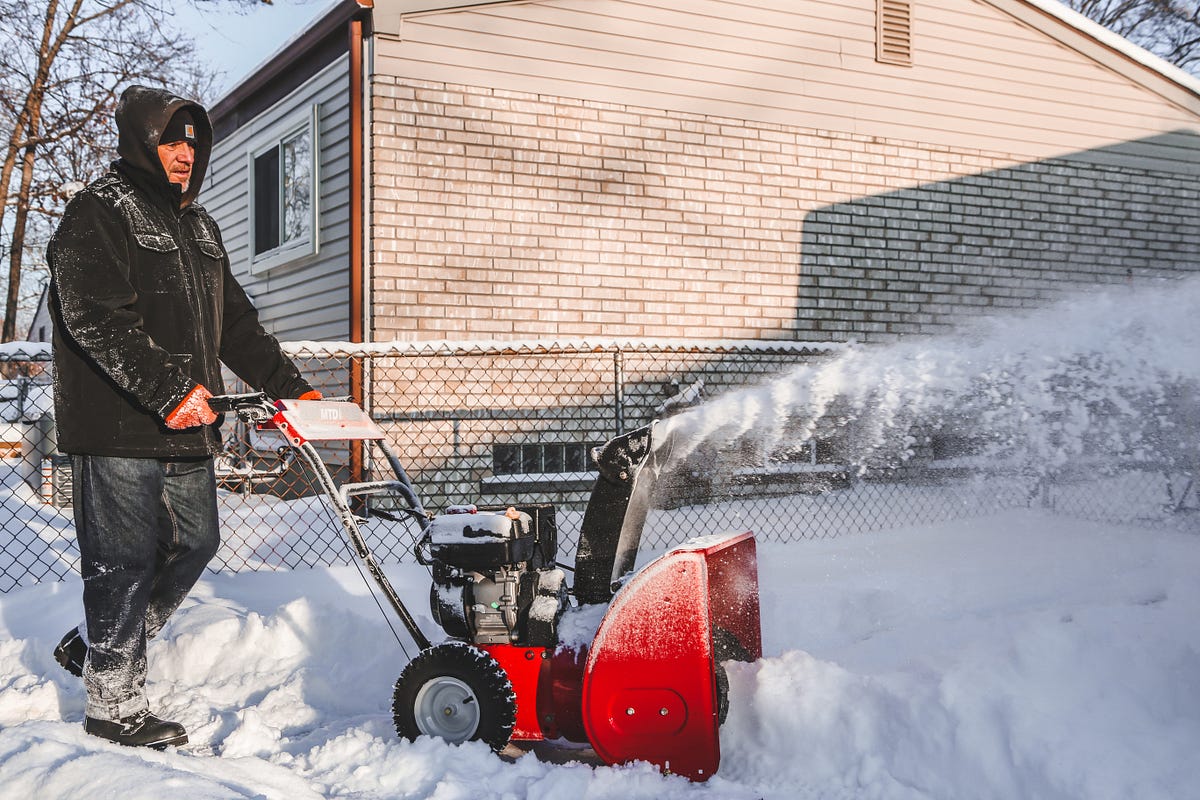How to Choose Best Snow Blower. A snow blower is a machine used for