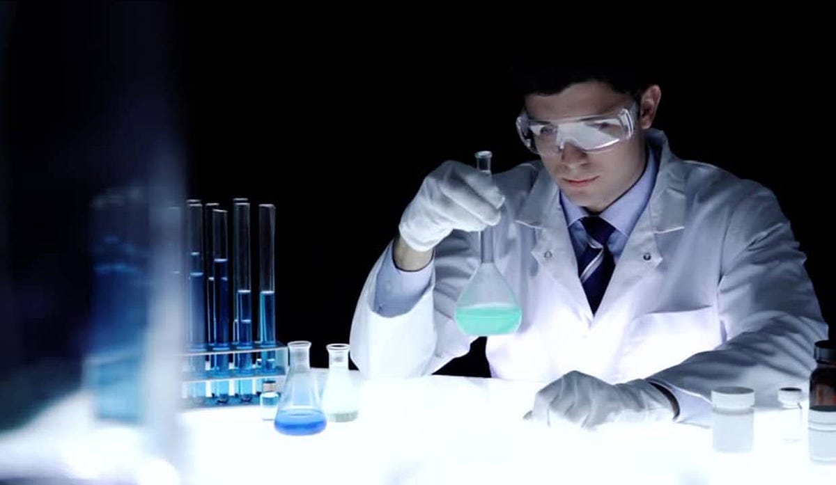 Креативная физика эксперименты. Дети исследователи. Экспериментатор трубы. Ученые химики. Лабораторная рука.