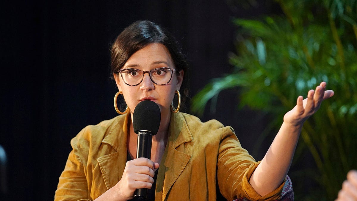 The Trust Recession: Bari Weiss And Why Americans Seem To Believe Strangers Online More Than…