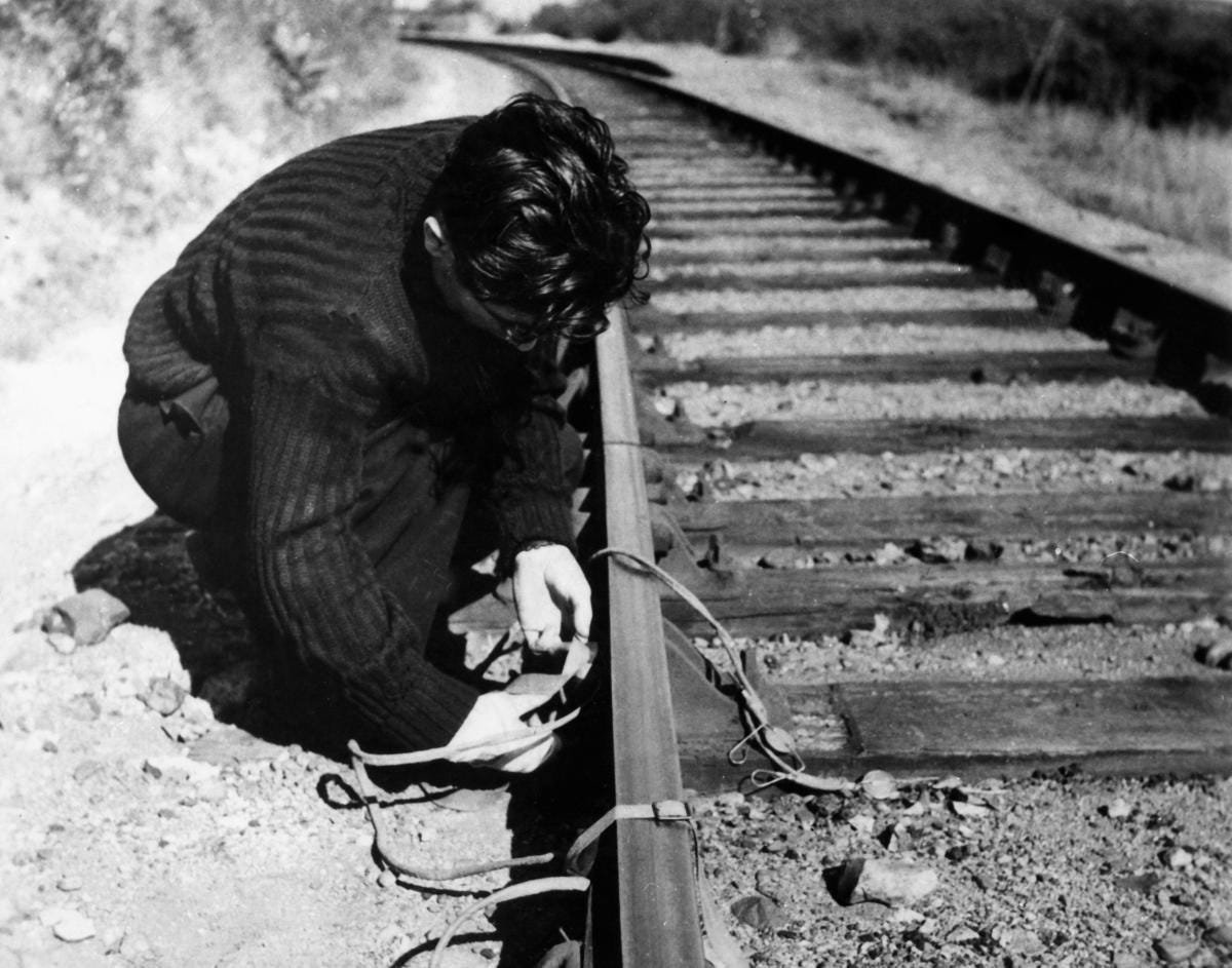 Сообщить о диверсии. Сообщить о диверсии. Сообщить о диверсии. Диверсия диверсия. Диверсии на железнодорожных путях.