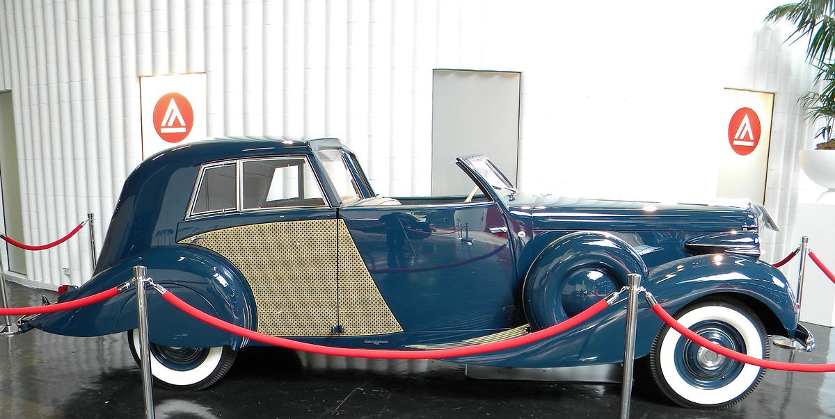 Image of: Just How Much is Academy of Art’s Vintage Car Collection Worth?