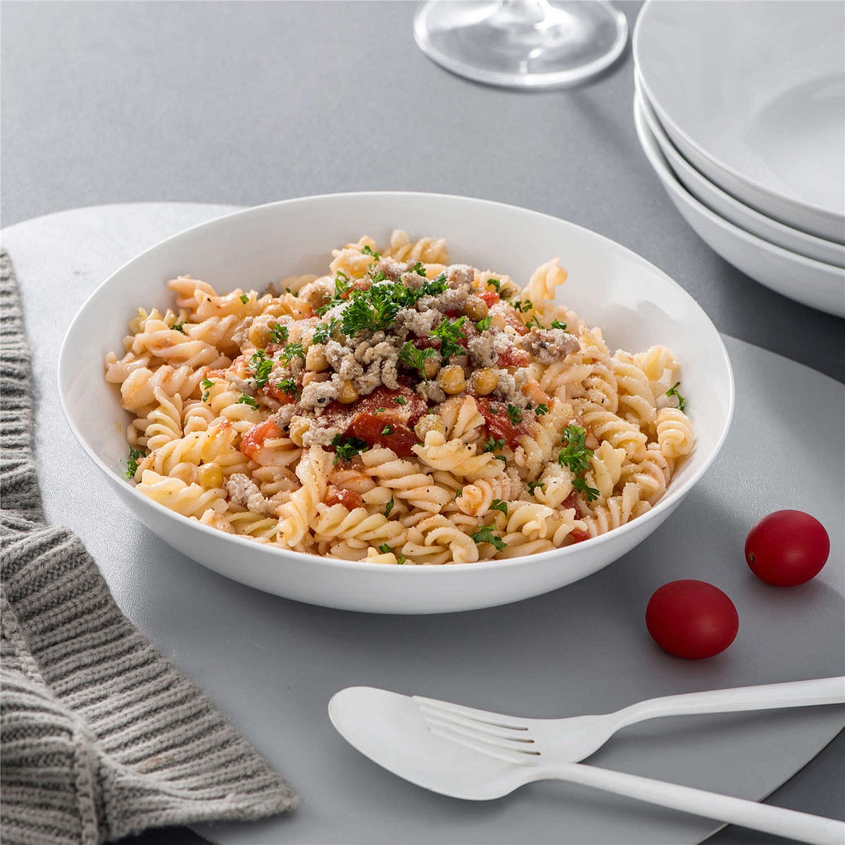 5 key differences between porcelain and stoneware dishes by