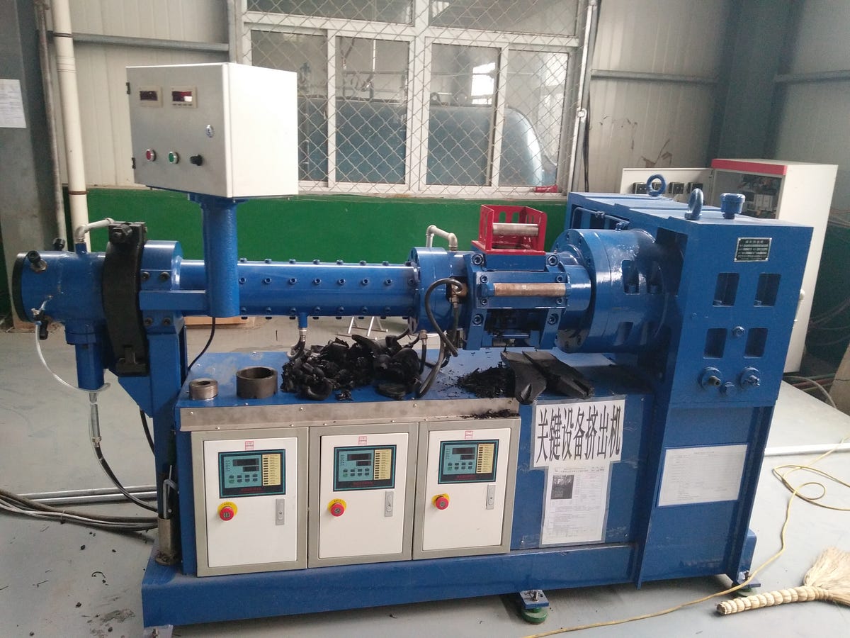 The difference between extrusion and molding silicone tube by Susan