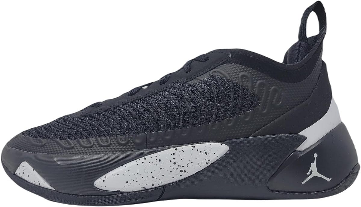 mens nike sneakers near me