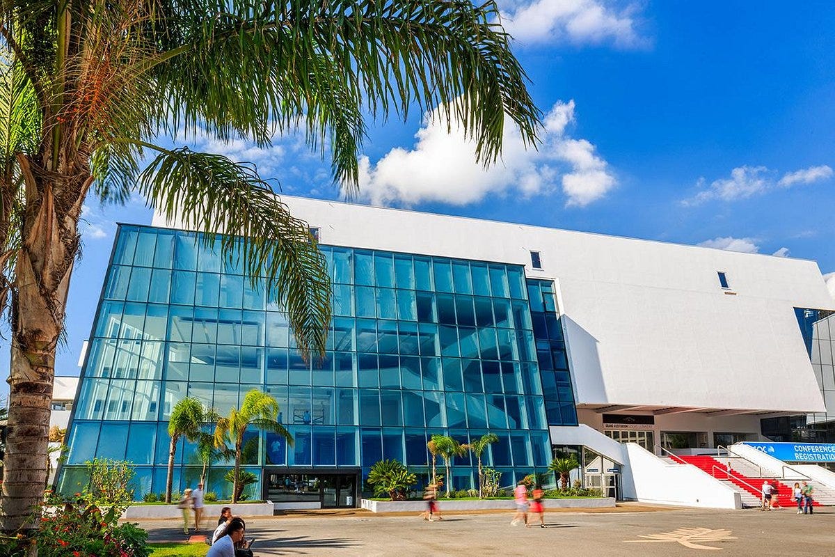 El icónico Palacio de Festivales y Congresos de Cannes, que este año notará la ausencia de las superproducciones estadounidenses.