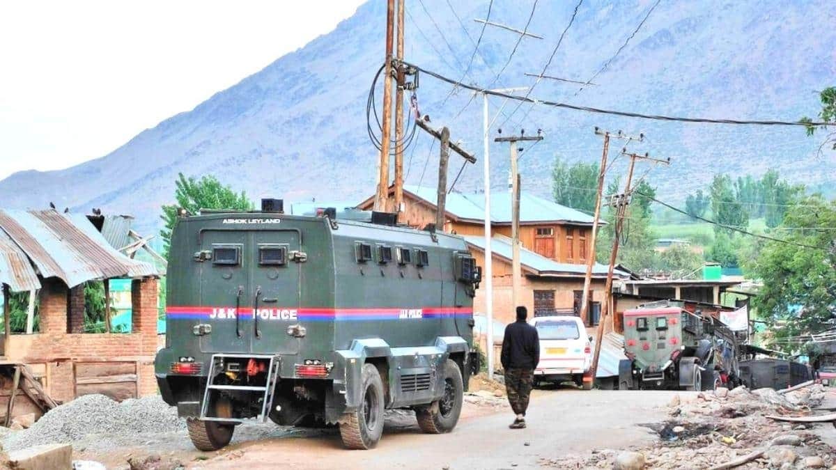 Kulgam Police seize properties of drug peddlers in anti-narcotics operation