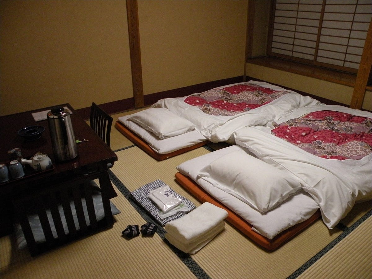 Why do Japanese people sleep on futons? by Rincon de Japon / RoYuMi